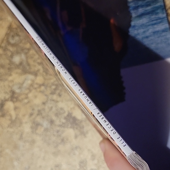 ELLE USA MAGAZINE December 2024 January 2025 JULIANNE MOORE TILDA SWINTON - Picture 3 of 3